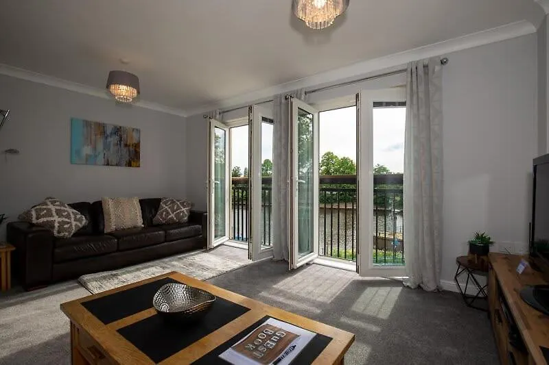 Host & Stay - Blue Bridge View York