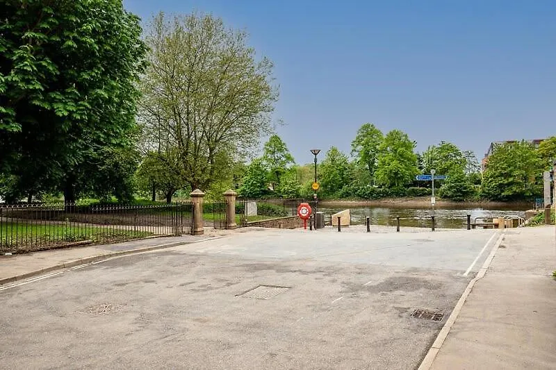 Host & Stay - Blue Bridge View York Holiday home